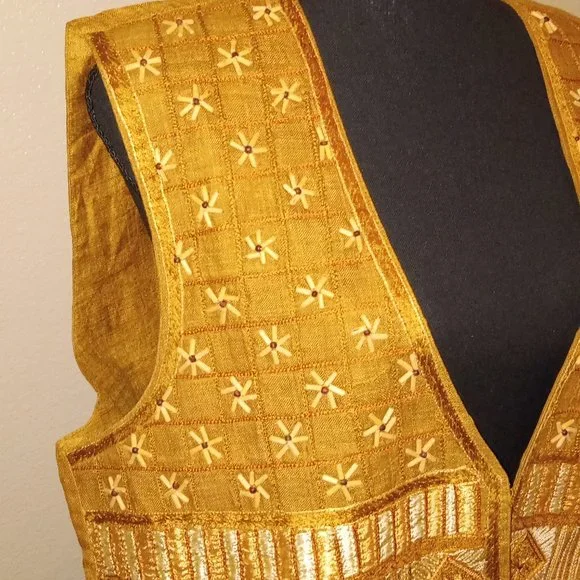 Embroidered and Beaded vest. - Picture 6 of 11